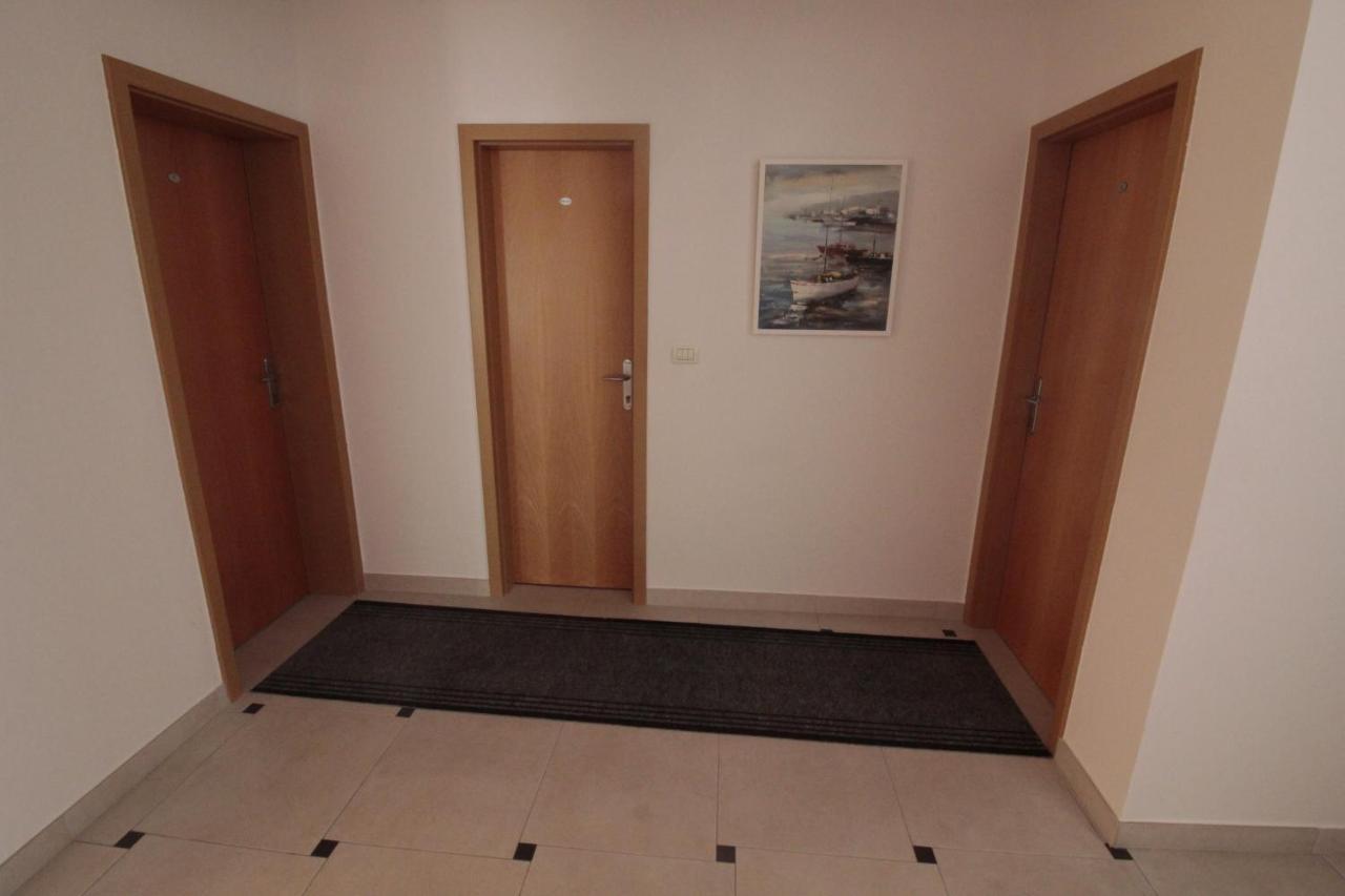 Studios & Rooms Fiesta Novalja Exterior photo